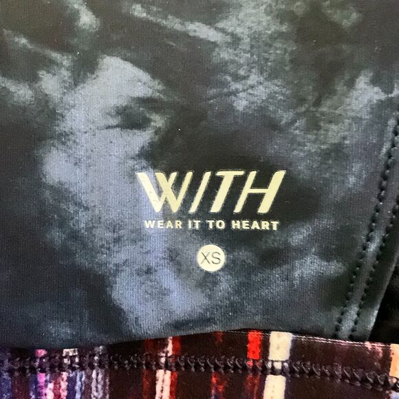 Peloton Sports Bra Printed Melody High Neck Crop Top Breathable XS - Picture 4 of 9